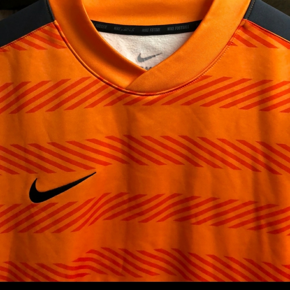 NWOT Sample Nike Soccer Therma